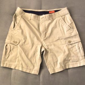Mens size 38 khaki cargo shorts. St. John’s Bay comfort stretch.